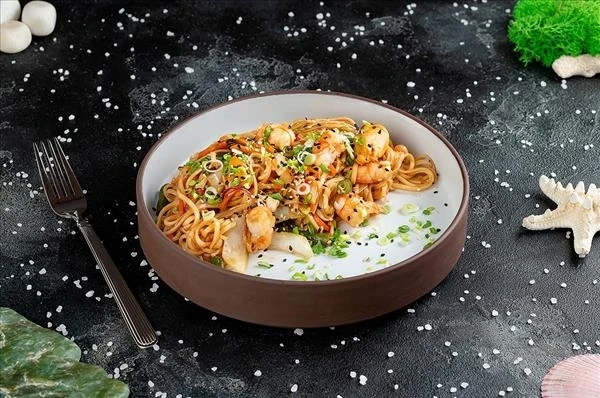 Лапша яичная с морепродуктами в устричном соусе*