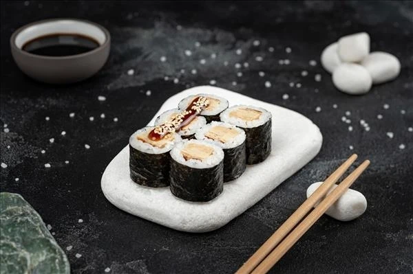 Маки с тамаго