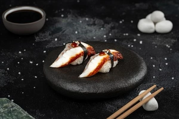 Нигири с угрем 2 шт