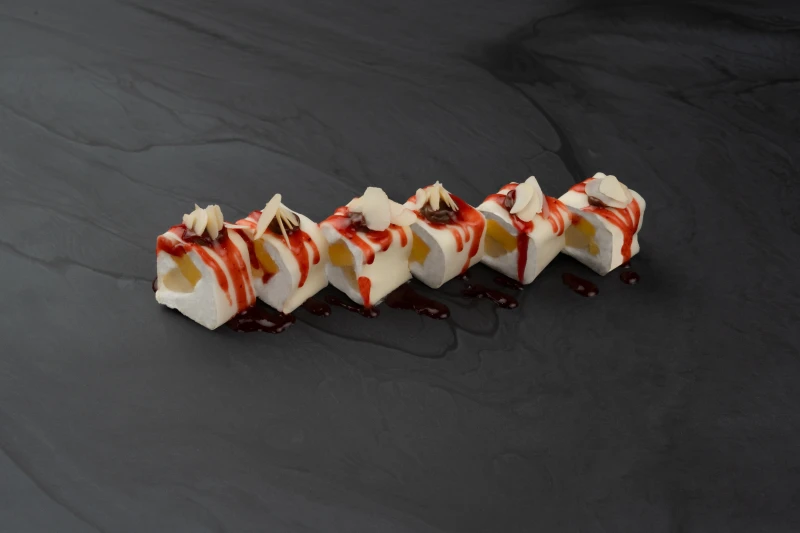 Сладкий с манго, бананом и шоколадом