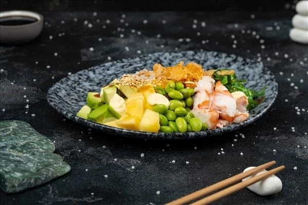 Поке с креветкой и соусом маракуйя