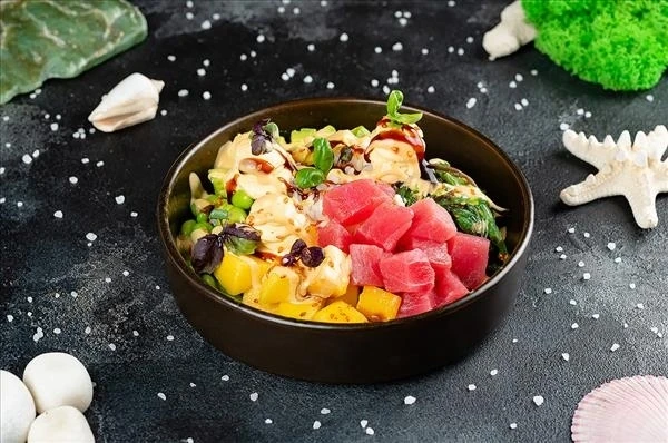 Поке с тунцом и соусом маракуйя