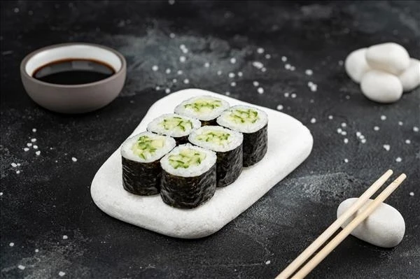 Маки с огурцом 