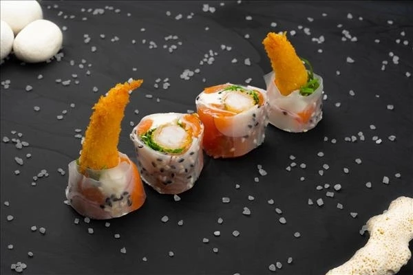 Фреш ролл с лососем и креветкой темпура