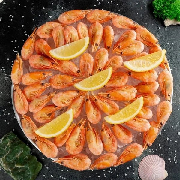 Плато северных креветок на льду