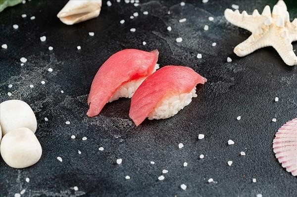 Нигири с тунцом 2 шт