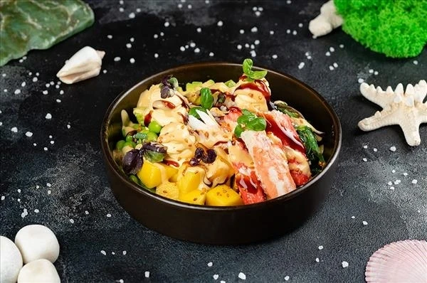 Поке с крабом и соусом маракуйя