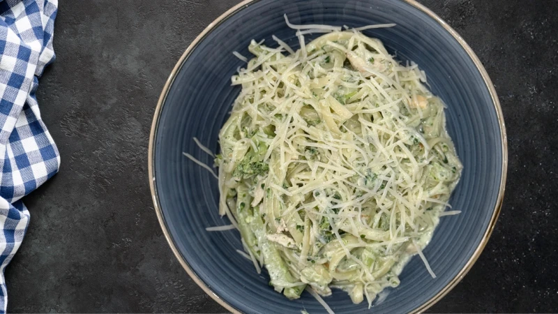 Паста со шпинатом и курицей