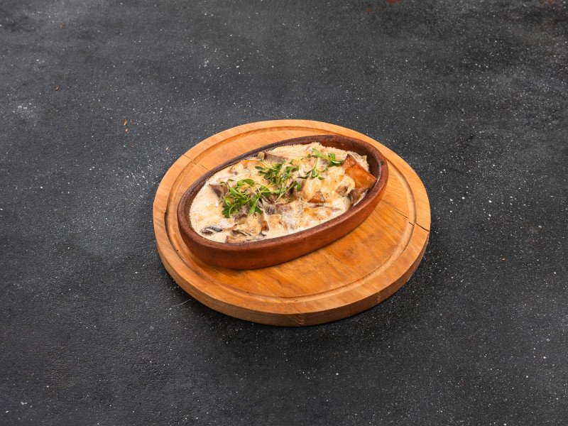 ЗАПЕЧЕННЫЙ ЯЗЫК С ГРИБАМИ И КАРТОФЕЛЕМ 