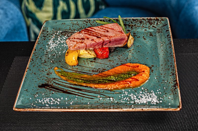 СТЕЙК ИЗ ТУНЦА С ОВОЩАМИ ГРИЛЬ