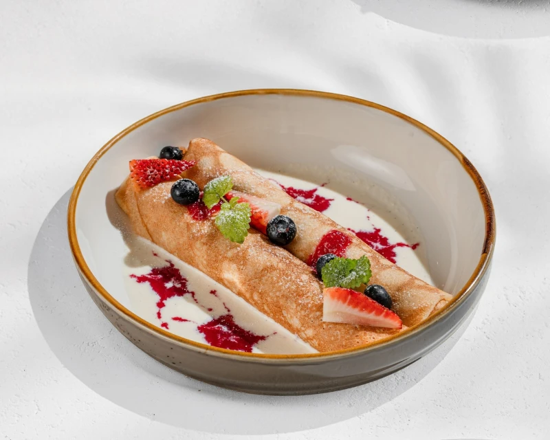 Блины с карамелизированными яблоками