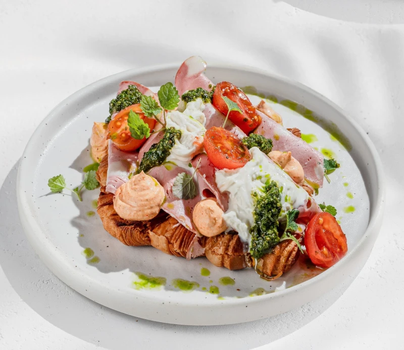 Круассан с мортаделлой