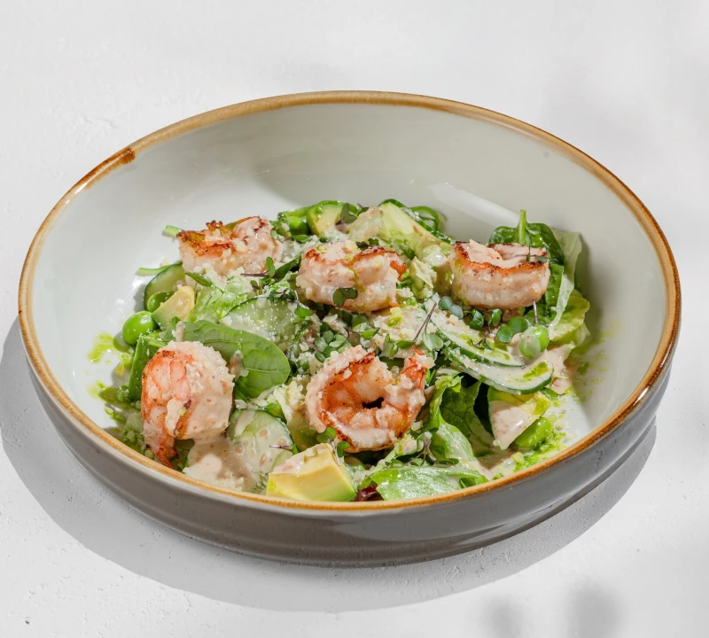 Зеленый салат с креветками