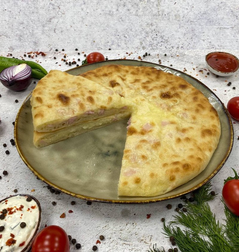 Пирог с сыром и ветчиной