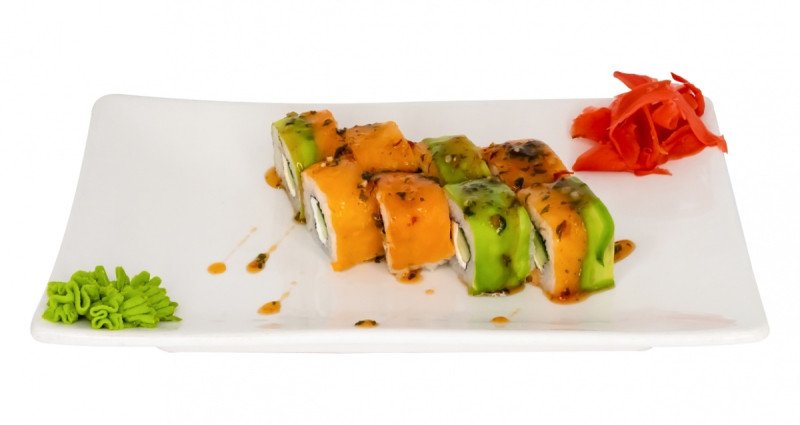 Роллы авокадо с лососем