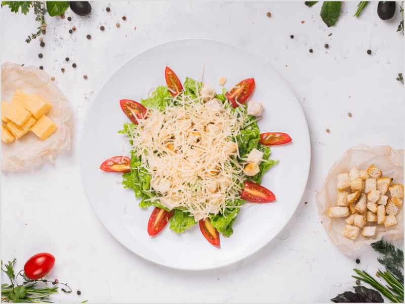 Салат Цезарь с форелью