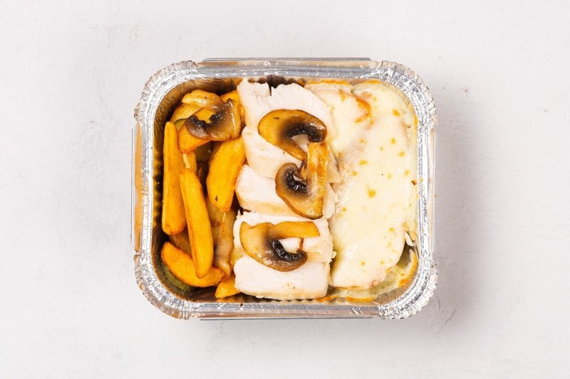 Жульен с куриным филе и грибами