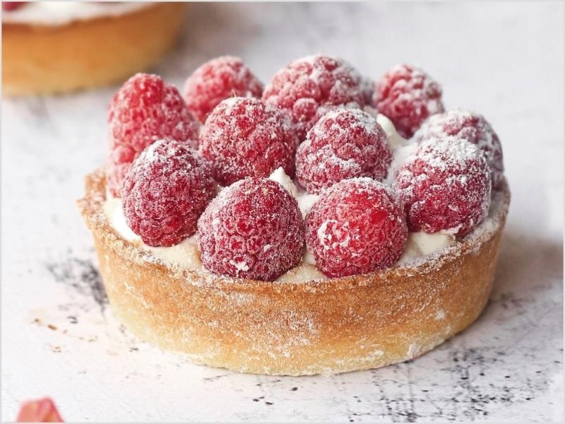 Десерт Корзинка с малиной 