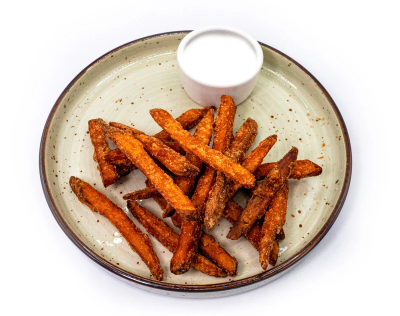 Батат фри со сметанно-чесночным соусом