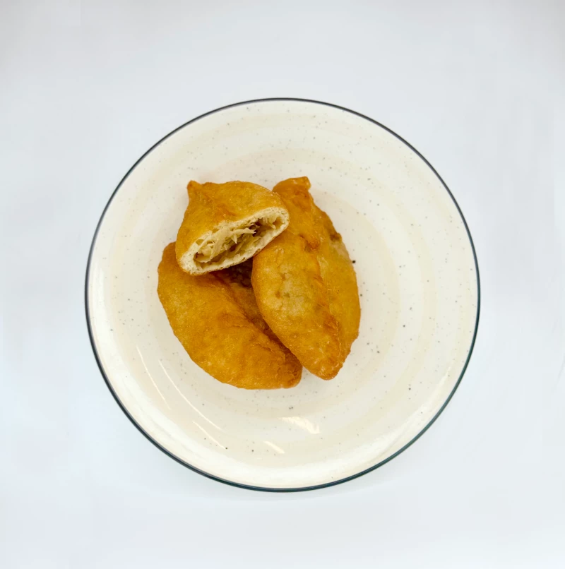 Пирожок жареный с капустой