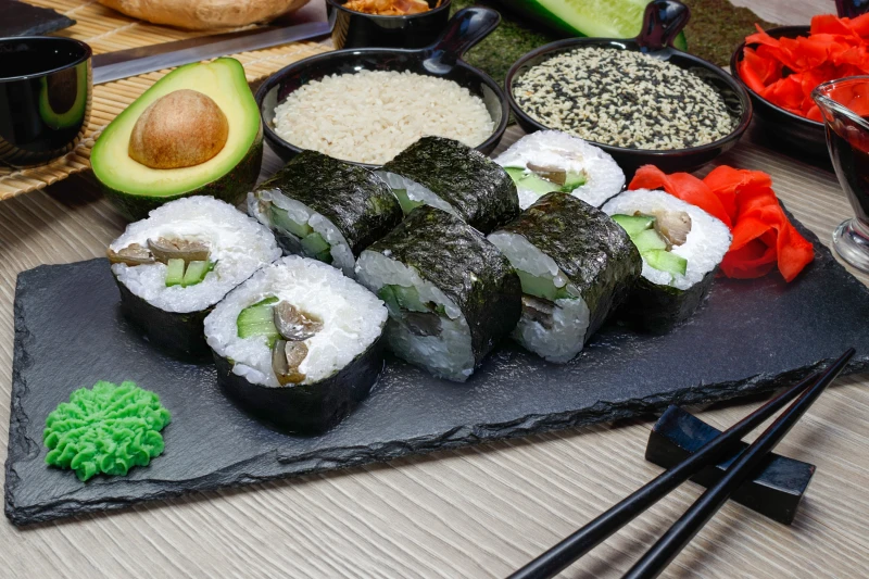 Чиз Маки с угрем