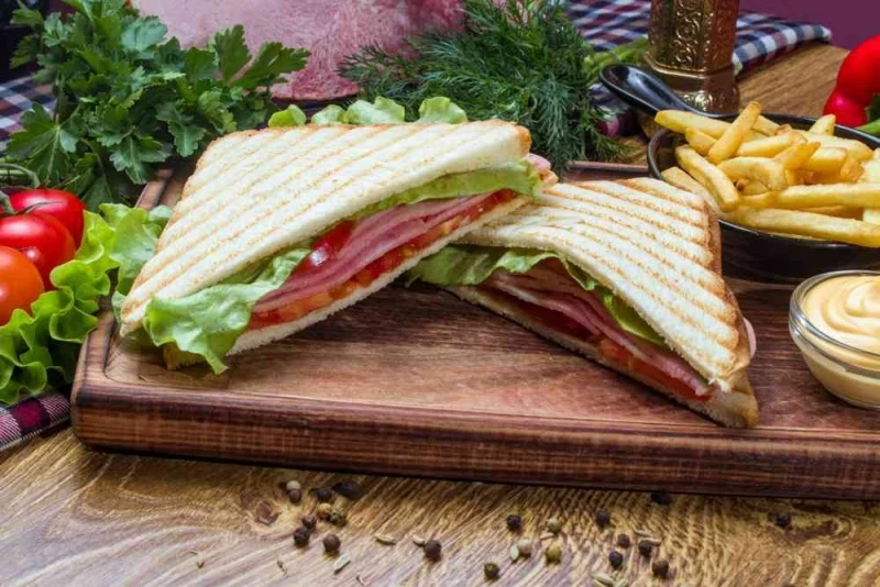 Сэндвич пшеничный с ветчиной