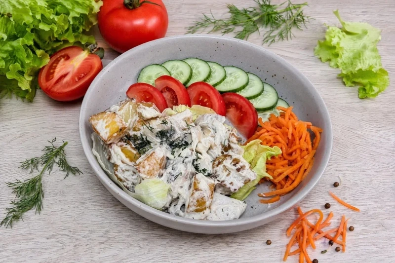 Картофель в слив.соусе с курицей и грибами