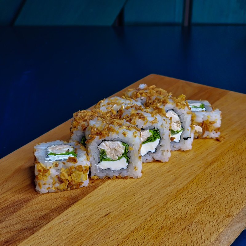 Курица с хрустящим луком, ролл, 225 г