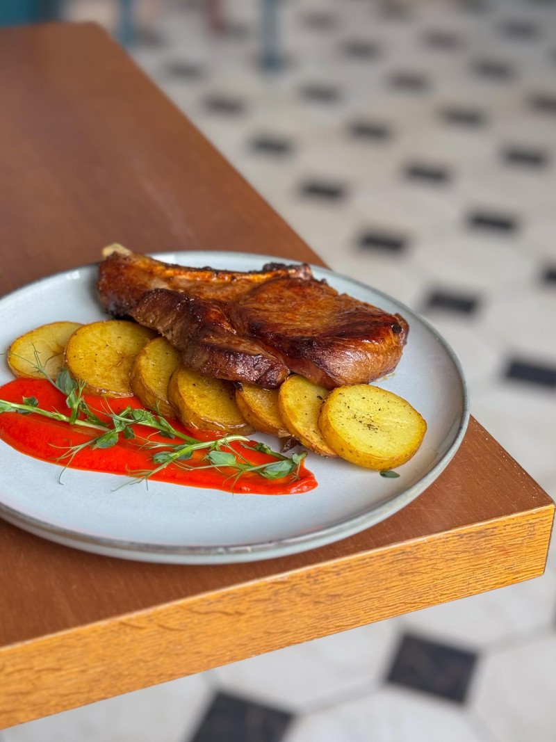 Карбонад на кости с картофем, 230/150/40 г