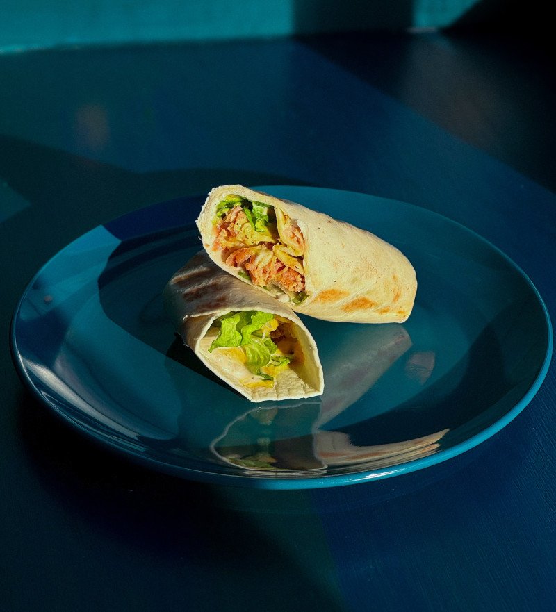 Цезарь ролл, красная рыба, 220 г