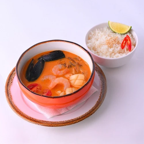 Том ям с морепродуктами