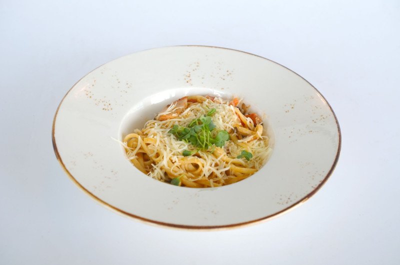 Паста том-ям с курицей