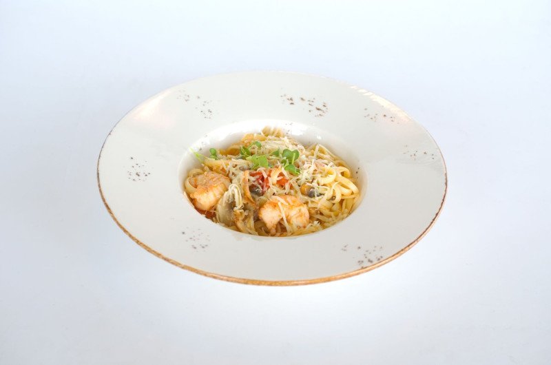 Паста том-ям с креветками