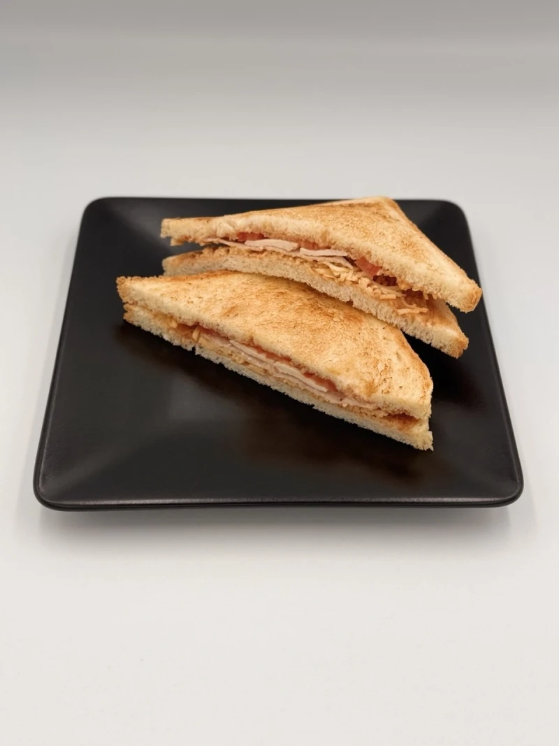 Сэндвич с беконом и курицей 