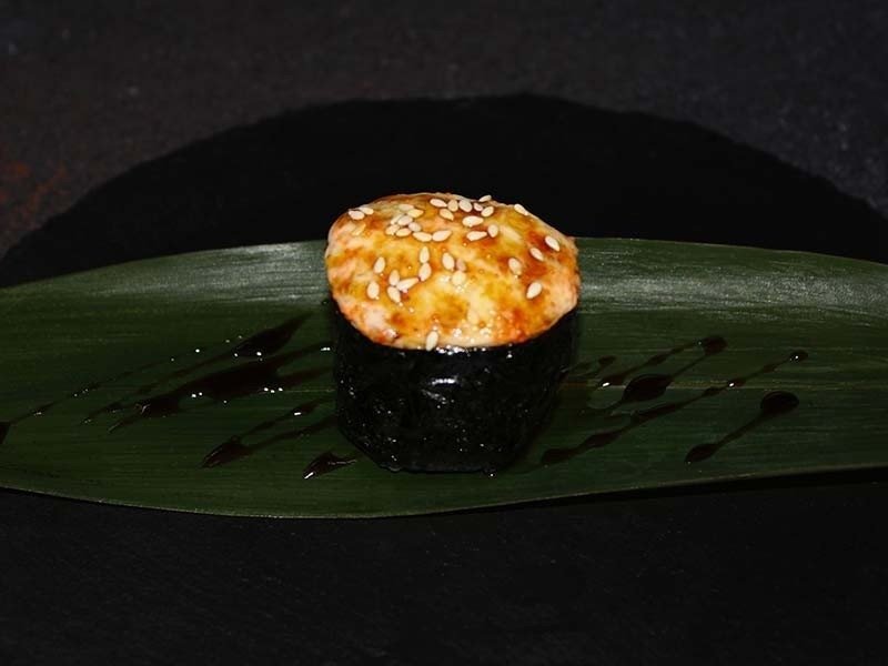 Гункан с угрем запеченный