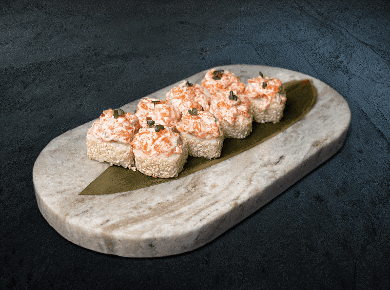 Ролл с охлажденным лососем и халапеньо