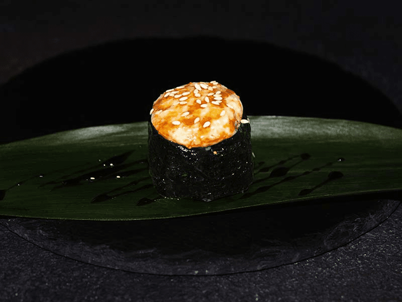 Гункан из охлажденного лосося запеченный