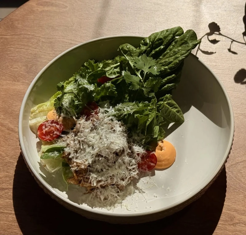 Салат с рваной уткой