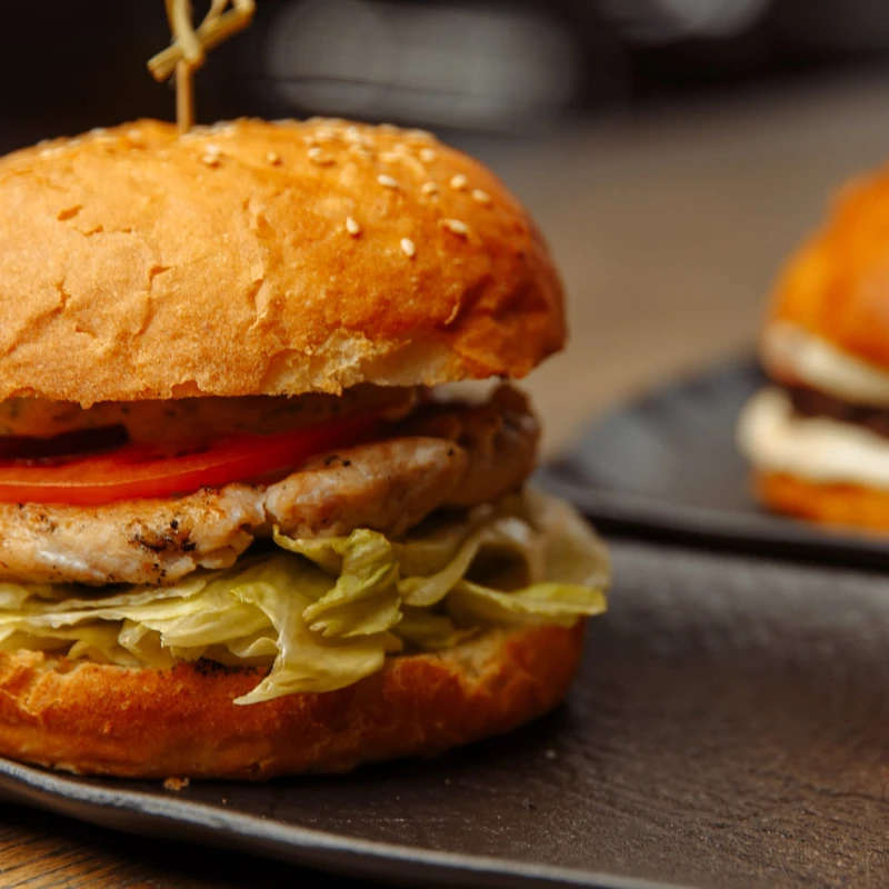 Чизбургер  с котлетой куриной