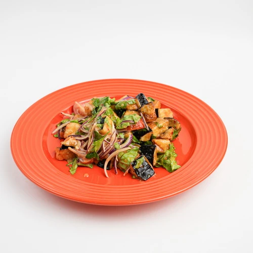 Теплый салат с баклажанами