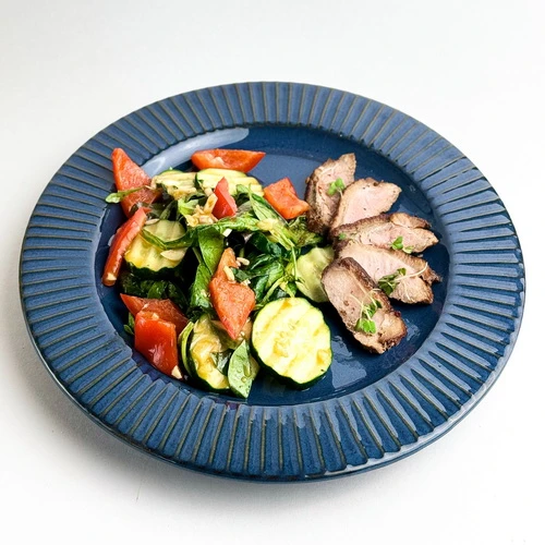 Салат с уткой в манговой заправке