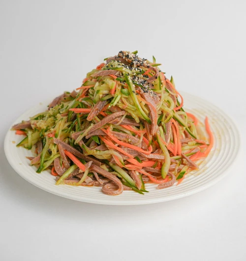 Салат говяжий язык с огурцом 1кг