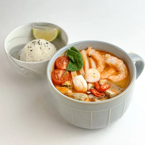 Том ям с морепродуктами