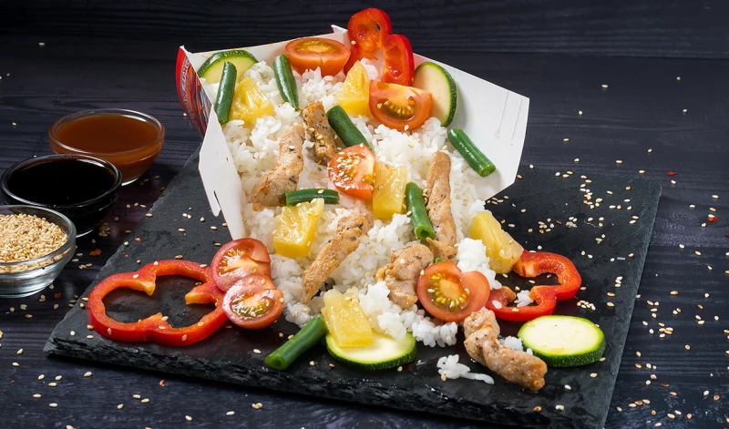 Курица с ананасами в кисло-сладком соусе