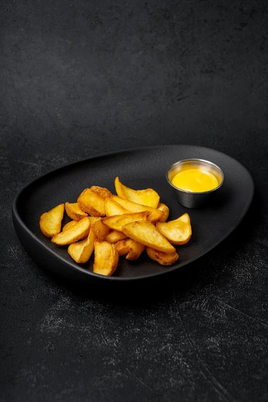 Картофель фри с сырным соусом