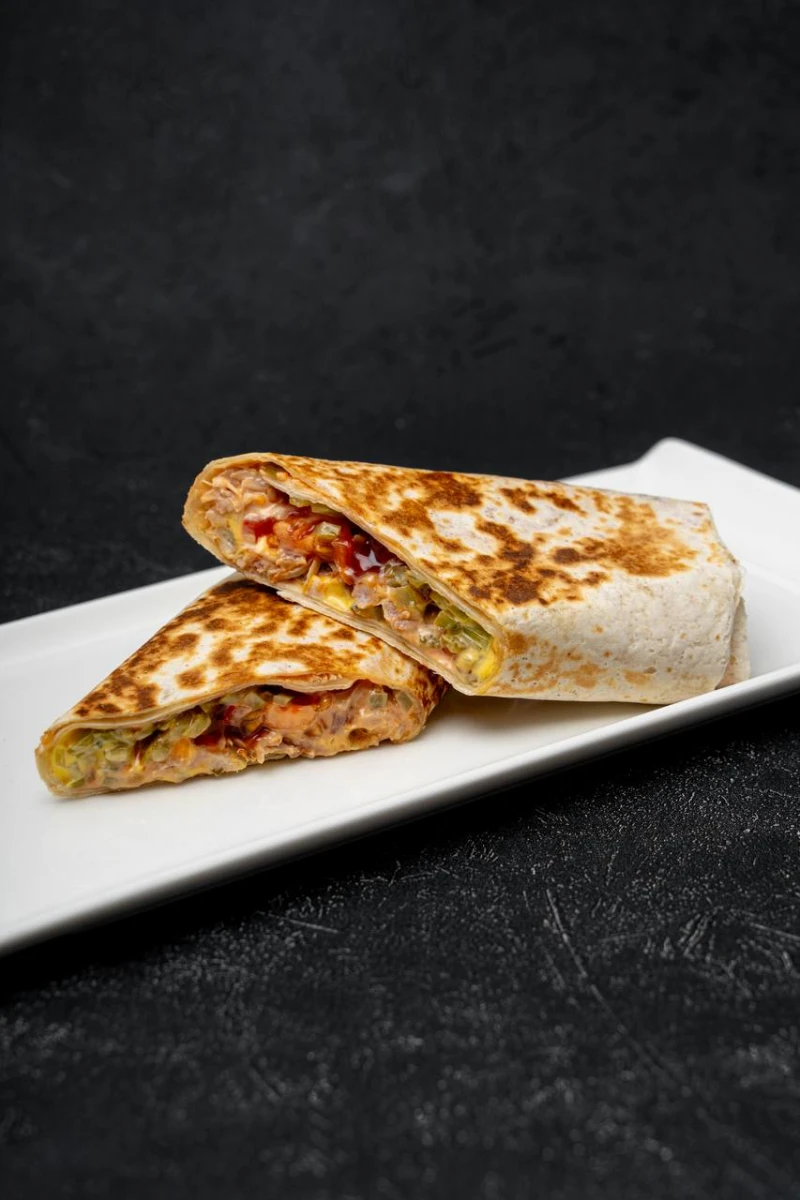 Завертон с рваной свининой