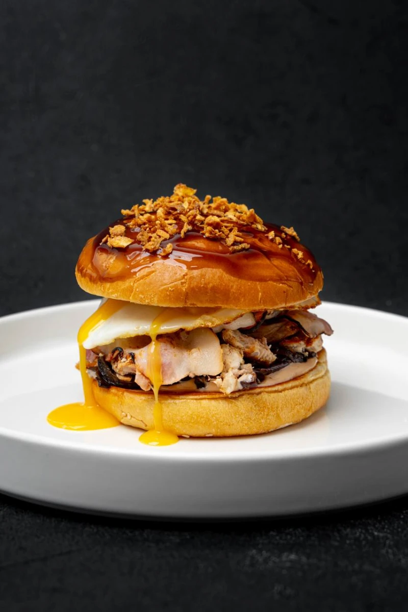 Бургер Азиатик в соусе Терияки с луком Фри