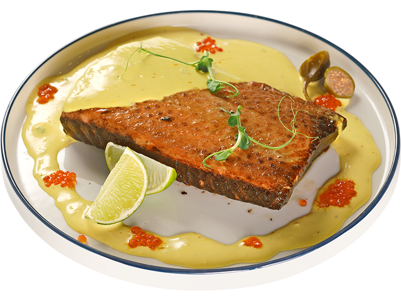 Подкопченый лосось с красной икрой и шафраном