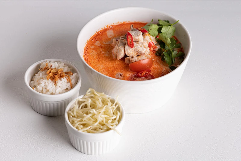 Том ям с курицей с рисом