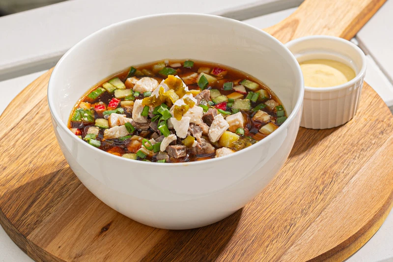 Окрошка с телятиной, курицей и халапеньо